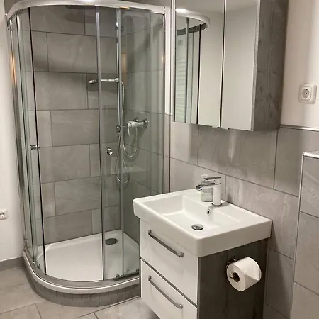 Wunderschoen Gelegene Im Zentrum Von Appartement Zell
